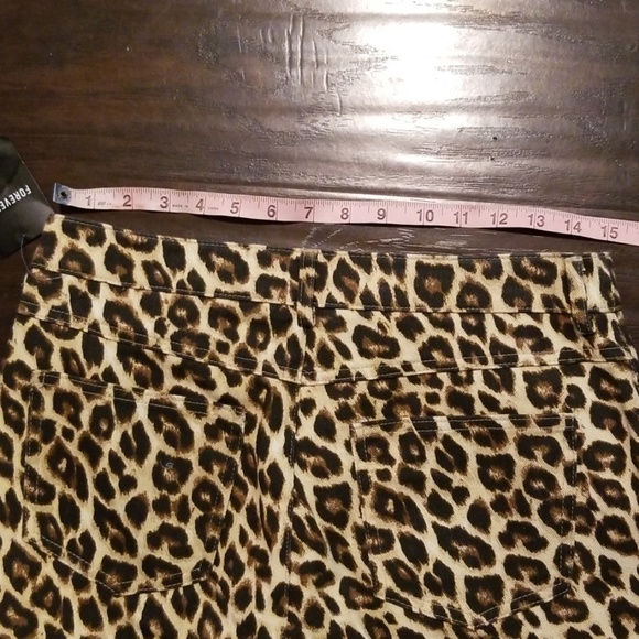 Leopard Denim ankle pants 30 waist 26 from crotch - Picture 7 of 7